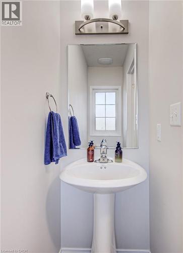 20 Meadowridge Street, Kitchener, ON - Indoor Photo Showing Bathroom