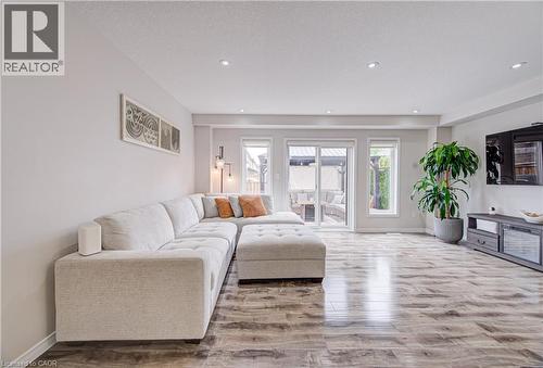 20 Meadowridge Street, Kitchener, ON - Indoor Photo Showing Living Room