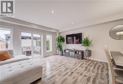 20 Meadowridge Street, Kitchener, ON - Indoor Photo Showing Living Room