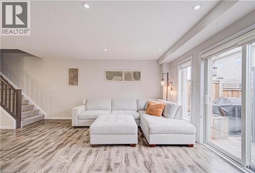 20 Meadowridge Street, Kitchener, ON - Indoor Photo Showing Living Room