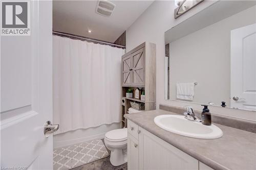 20 Meadowridge Street, Kitchener, ON - Indoor Photo Showing Bathroom