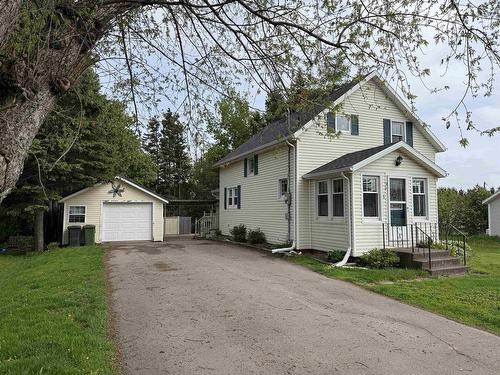 29 PLEASANT Street  Kensington, PE C0B 1M0