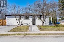 LOWER 2 - 304 KERSWELL DRIVE Richmond Hill, ON L4C 2X2