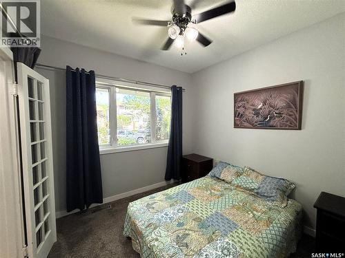 819 5Th Avenue N, Saskatoon, SK - Indoor Photo Showing Bedroom