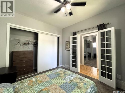 819 5Th Avenue N, Saskatoon, SK - Indoor Photo Showing Bedroom