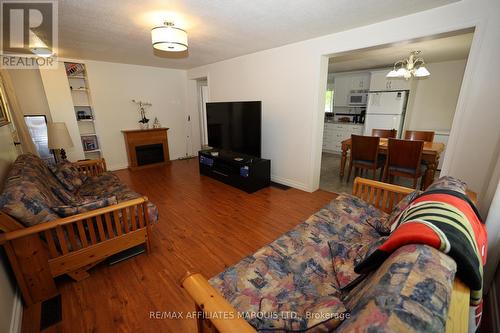 9 Sutton Drive, Edwardsburgh/Cardinal, ON - Indoor Photo Showing Living Room