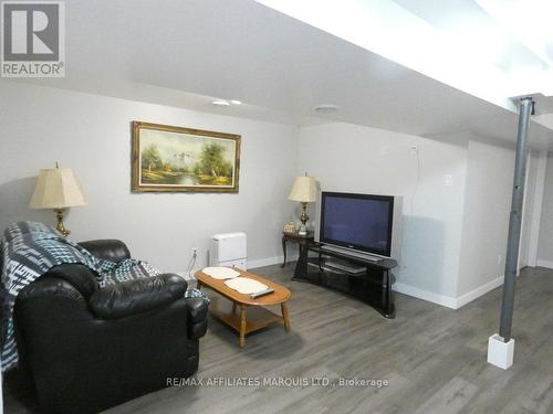 9 Sutton Drive, Edwardsburgh/Cardinal, ON - Indoor Photo Showing Living Room