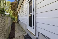 Second private entrance - 