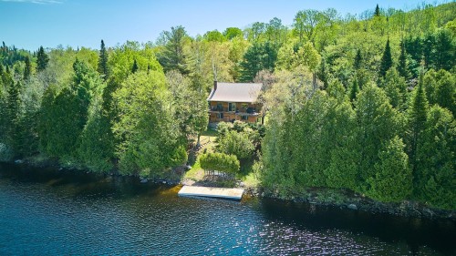 3704 Ch. du Lac-aux-Bois-Francs E.  Rivière-Rouge, QC J0T 1T0