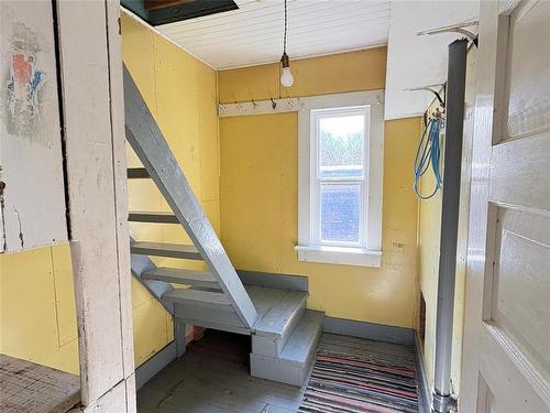 214 Black Avenue W, Oakburn, MB - Indoor