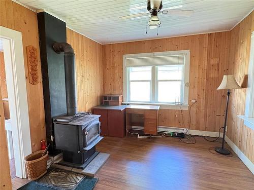 214 Black Avenue W, Oakburn, MB - Indoor