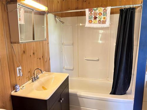 214 Black Avenue W, Oakburn, MB - Indoor Photo Showing Bathroom