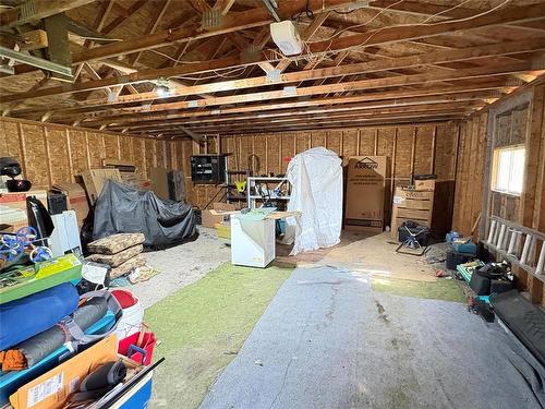 214 Black Avenue W, Oakburn, MB - Indoor