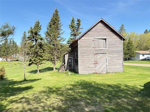 214 Black Avenue W, Oakburn, MB - Outdoor