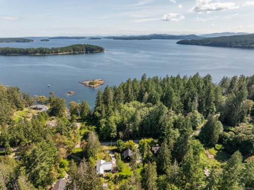 146 Menhinick Dr, Salt Spring, BC 