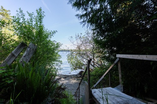 146 Menhinick Dr, Salt Spring, BC 