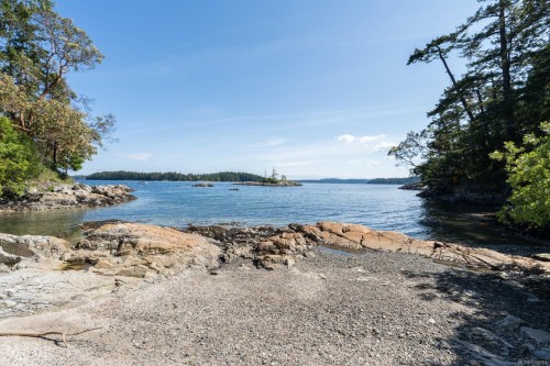 146 Menhinick Dr, Salt Spring, BC 