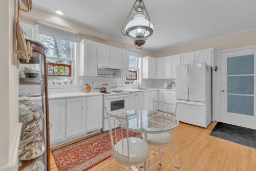 Cuisine - 22 Av. Coolbreeze, Pointe-Claire, QC - Indoor Photo Showing Kitchen