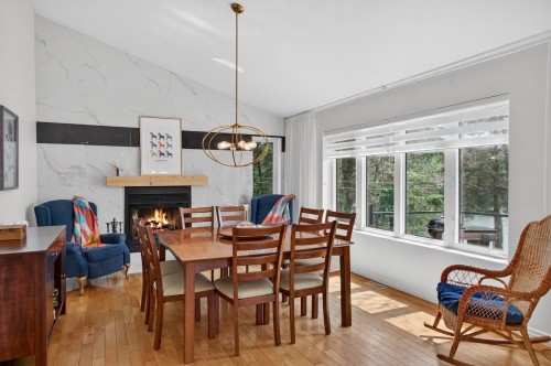 Salle à manger - 8 Rue Des Guides, La Minerve, QC - Indoor Photo Showing Dining Room With Fireplace