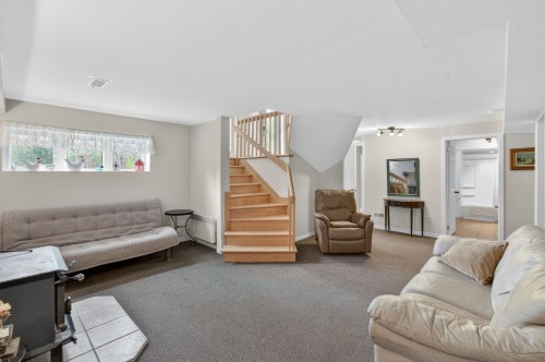 Salle familiale - 8 Rue Des Guides, La Minerve, QC - Indoor Photo Showing Living Room
