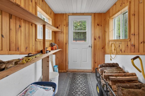 Hall d'entrée/Vestibule - 8 Rue Des Guides, La Minerve, QC - Indoor Photo Showing Other Room