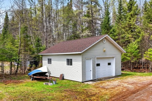 Garage - 8 Rue Des Guides, La Minerve, QC - Outdoor