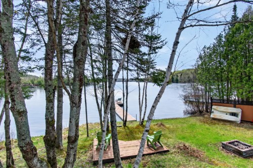 Bord de l'eau - 8 Rue Des Guides, La Minerve, QC - Outdoor With View