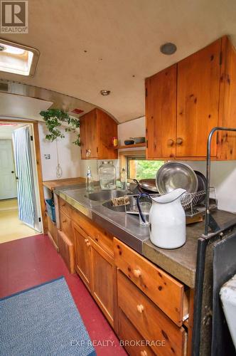 1563 Clarendon Road, Frontenac (Frontenac Centre), ON - Indoor Photo Showing Kitchen