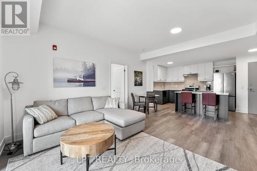 402 - 19B West Street N, Kawartha Lakes, ON - Indoor Photo Showing Living Room