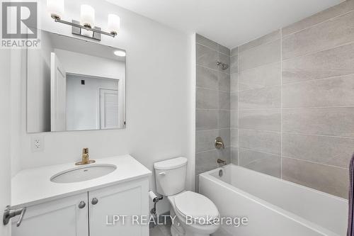 402 - 19B West Street N, Kawartha Lakes, ON - Indoor Photo Showing Bathroom