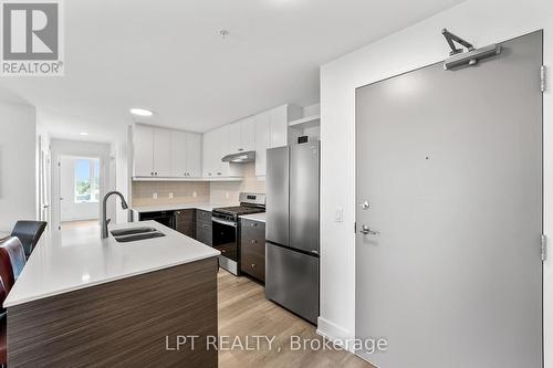 402 - 19B West Street N, Kawartha Lakes, ON - Indoor Photo Showing Kitchen With Double Sink