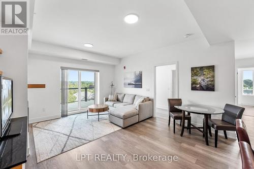 402 - 19B West Street N, Kawartha Lakes, ON - Indoor Photo Showing Living Room