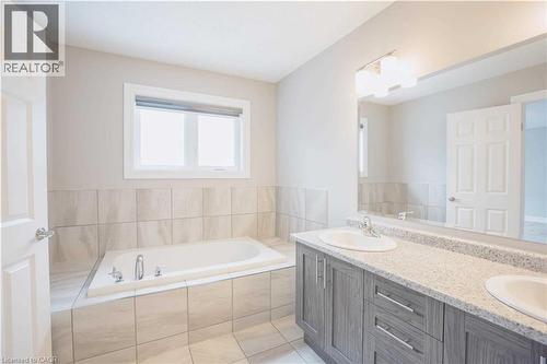 2825 Asima Drive, London, ON - Indoor Photo Showing Bathroom