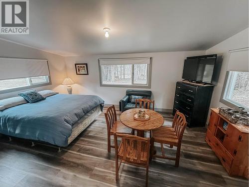 7532 Thomas Point Road, Sheridan Lake, BC - Indoor Photo Showing Bedroom