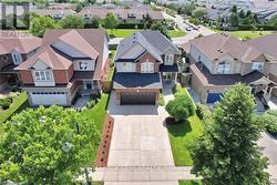 64 GARTH TRAILS CRESCENT  Hamilton, ON L9B 2X1