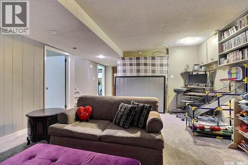 170 Elgin Crescent, Lumsden, SK - Indoor Photo Showing Living Room