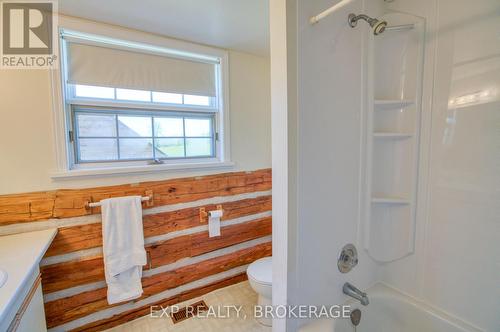 2740 Bolingbroke Road, Tay Valley, ON - Indoor Photo Showing Bathroom