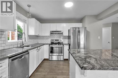 1630 Benjamin Drive, London, ON - Indoor Photo Showing Kitchen With Upgraded Kitchen