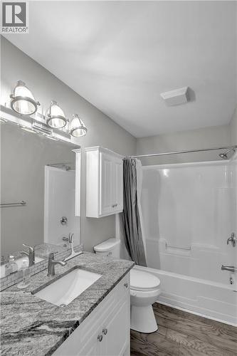 1630 Benjamin Drive, London, ON - Indoor Photo Showing Bathroom