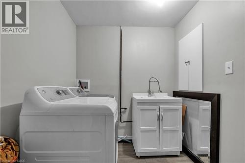 1630 Benjamin Drive, London, ON - Indoor Photo Showing Laundry Room