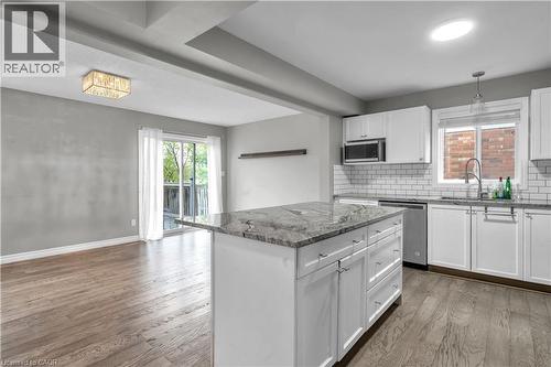 1630 Benjamin Drive, London, ON - Indoor Photo Showing Kitchen With Upgraded Kitchen