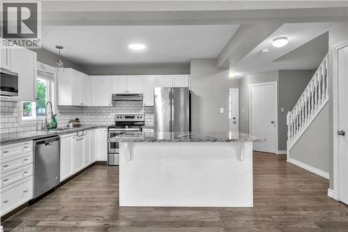 1630 Benjamin Drive, London, ON - Indoor Photo Showing Kitchen With Upgraded Kitchen