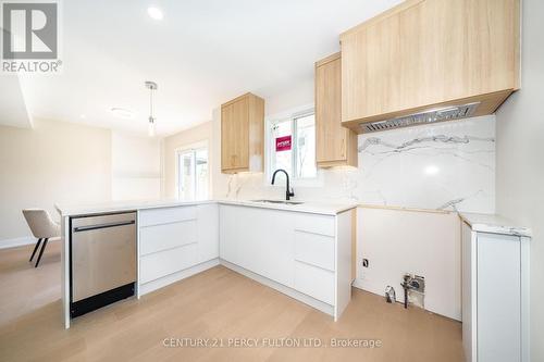 1611 Geta Circle, Pickering, ON - Indoor Photo Showing Kitchen