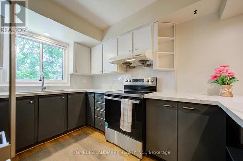 7 - 3345 Silverado Drive, Mississauga, ON - Indoor Photo Showing Kitchen