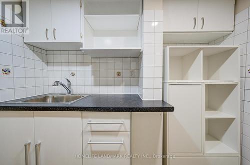 7 - 3345 Silverado Drive, Mississauga, ON - Indoor Photo Showing Kitchen With Double Sink