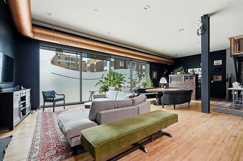 251 Princess St, Winnipeg, MB 