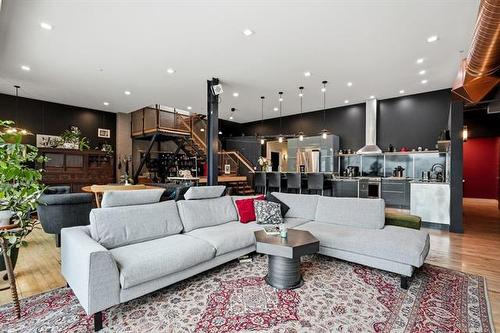 251 Princess St, Winnipeg, MB 