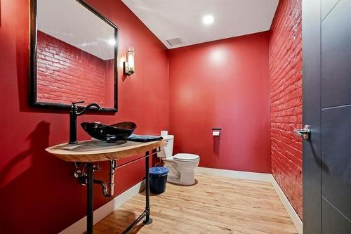 251 Princess St, Winnipeg, MB 