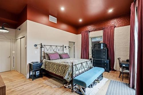 251 Princess St, Winnipeg, MB 