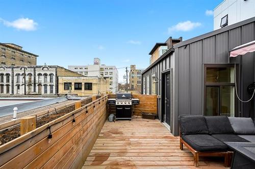 251 Princess St, Winnipeg, MB 